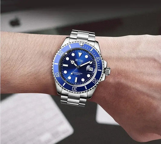 Men's luxury stainless steel quartz wrist watch with blue dial, perfect for sports and casual occasions.